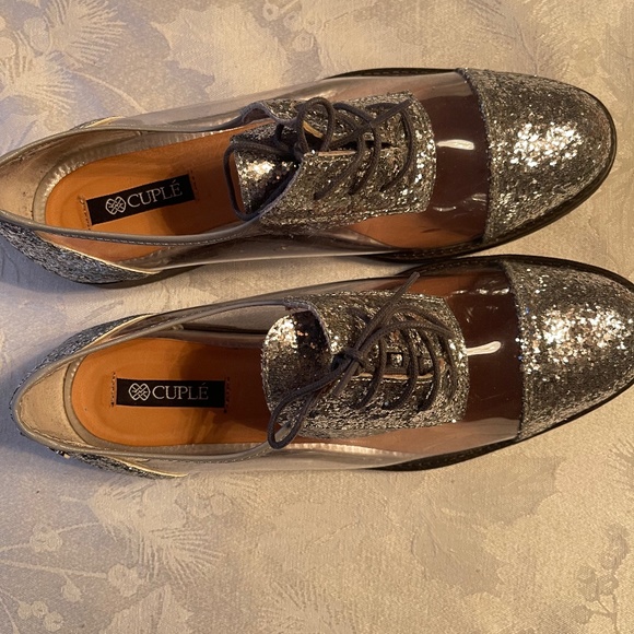 Laced Elegant shoes - Picture 1 of 4